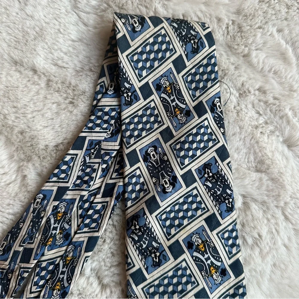 Vintage Disney Mickey‎ Mouse Paisley Print Silk Tie   4″ x 59″ Blue Card Tie